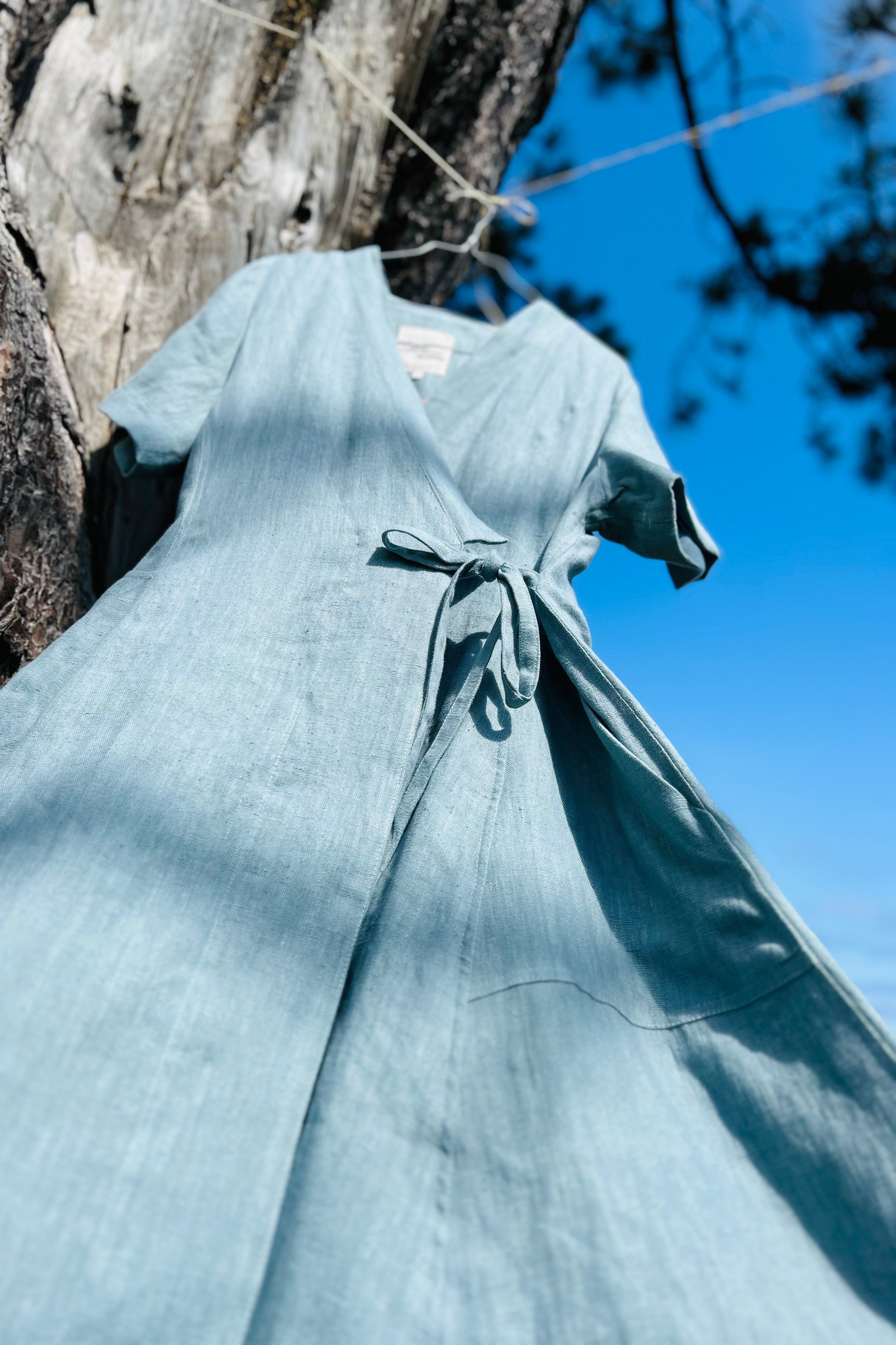 Light blue wrap dress in 100% linen | Heavy-weight quality