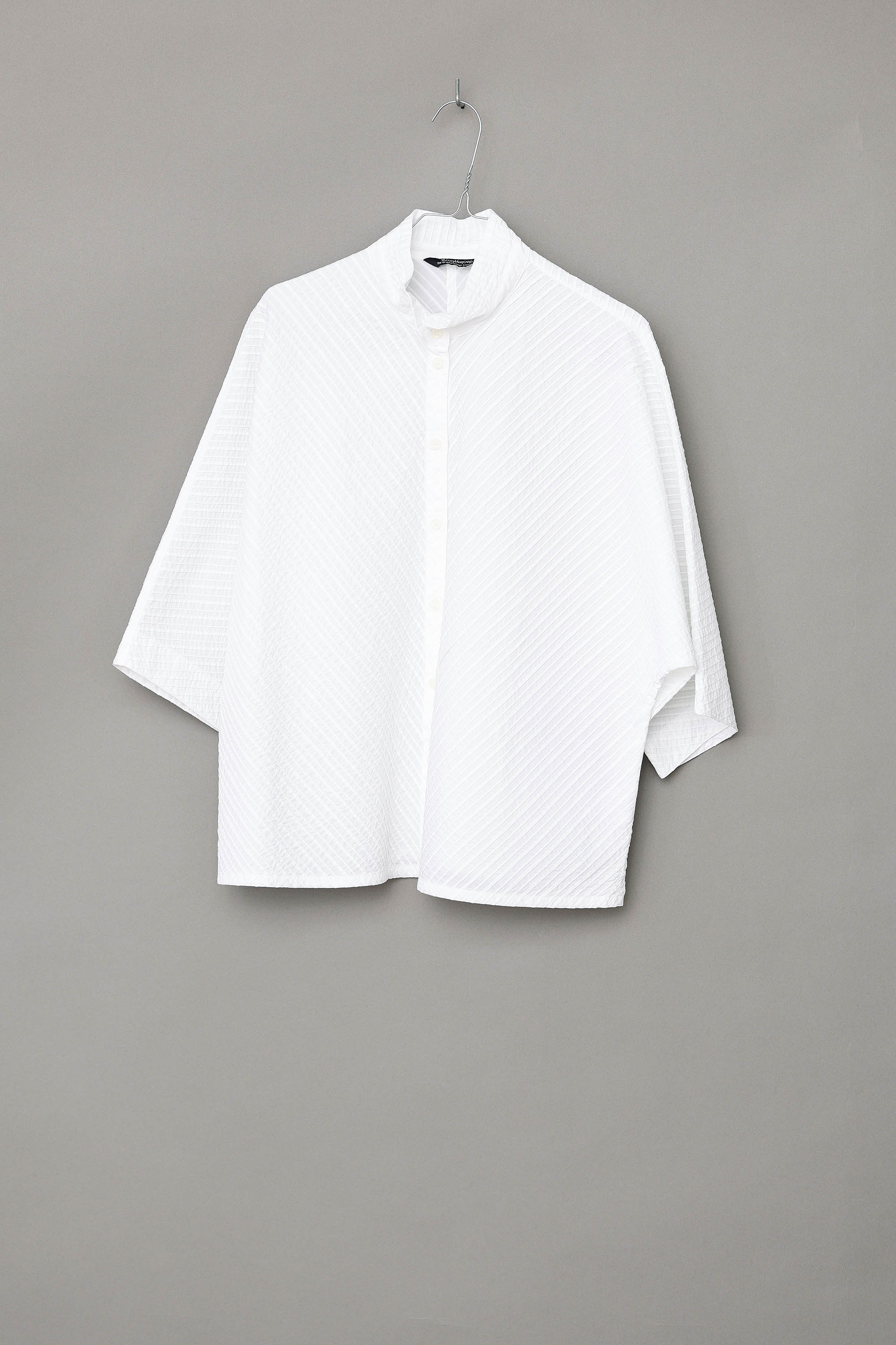 White YaccoMaricard shirt with batwing sleeves.