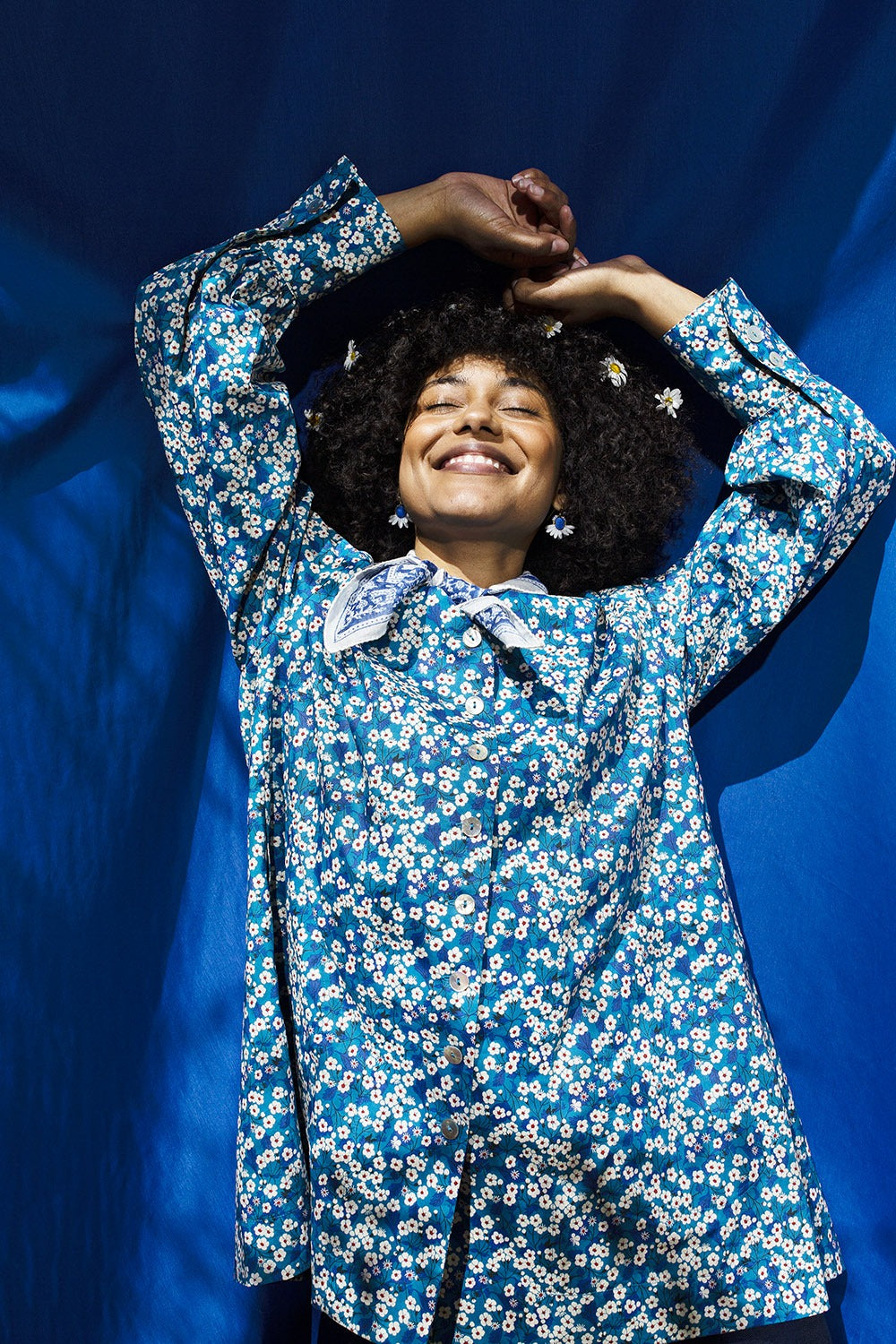 887b-flower-blue-shirt-mcverdi