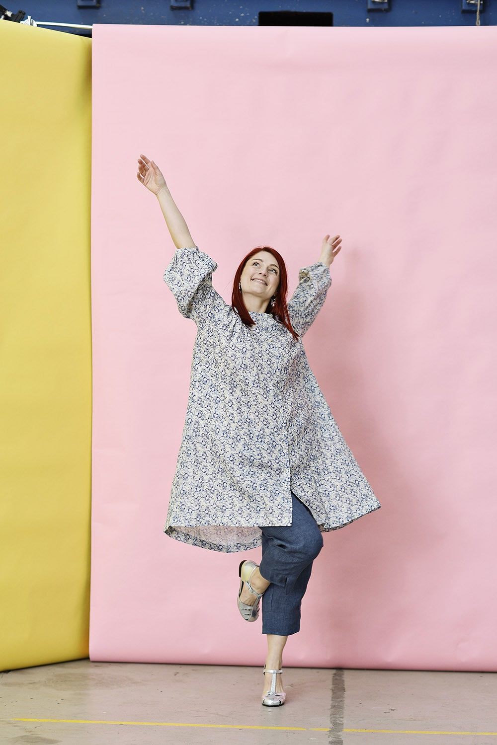 Mc889c-blomstret-blå-hvid-mcverdi-ss23-1