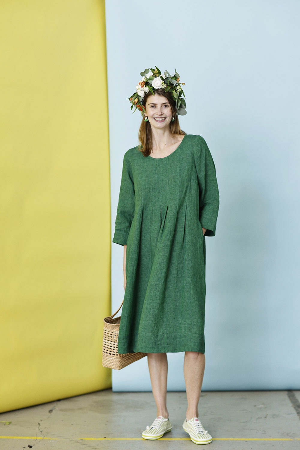 mc732e-green-linen dress-grøn hørkjole med læg-mcverdi-3