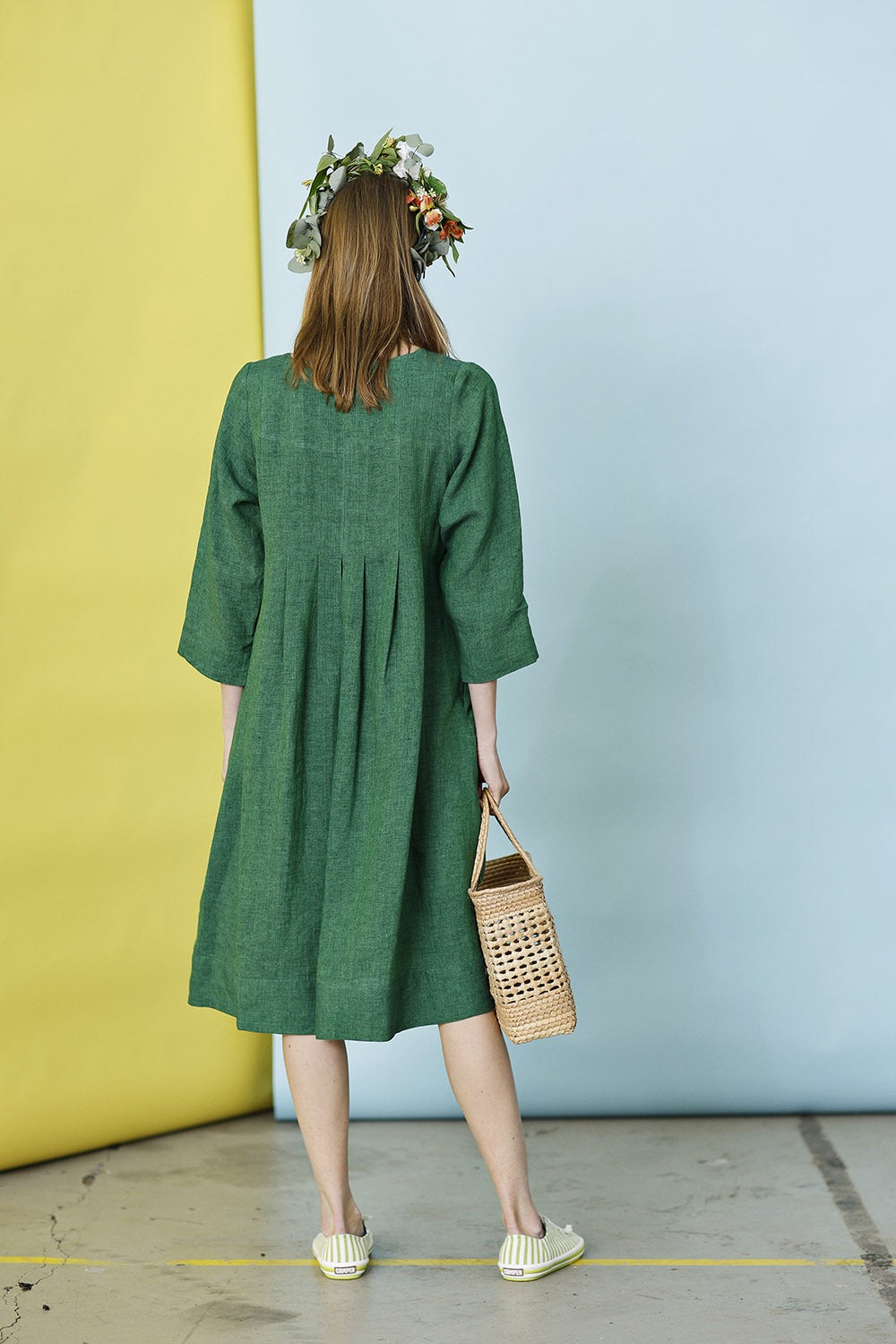 mc732e-green-linen dress-grøn hørkjole med læg-mcverdi-2