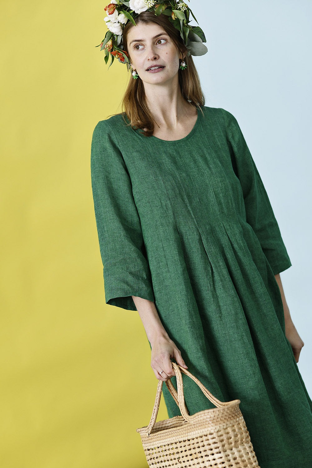 mc732e-green-linen dress-grøn hørkjole med læg-mcverdi-4