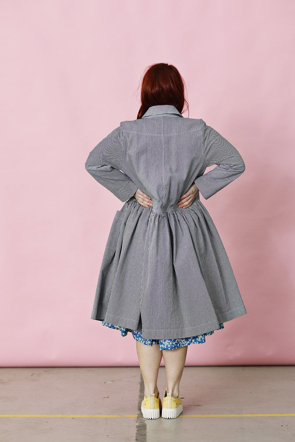 mc794d-bu-st-stribet denim frakke med rynk-mcverdi-8