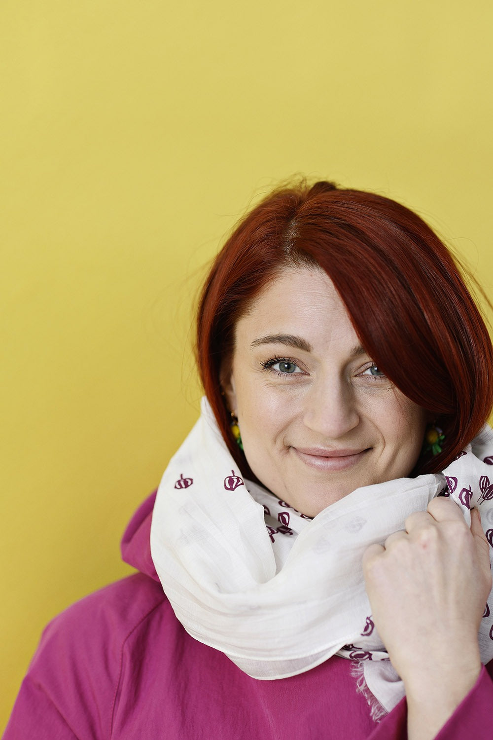 mc-hvidt-lilla-bladmønster-tørklæde-4