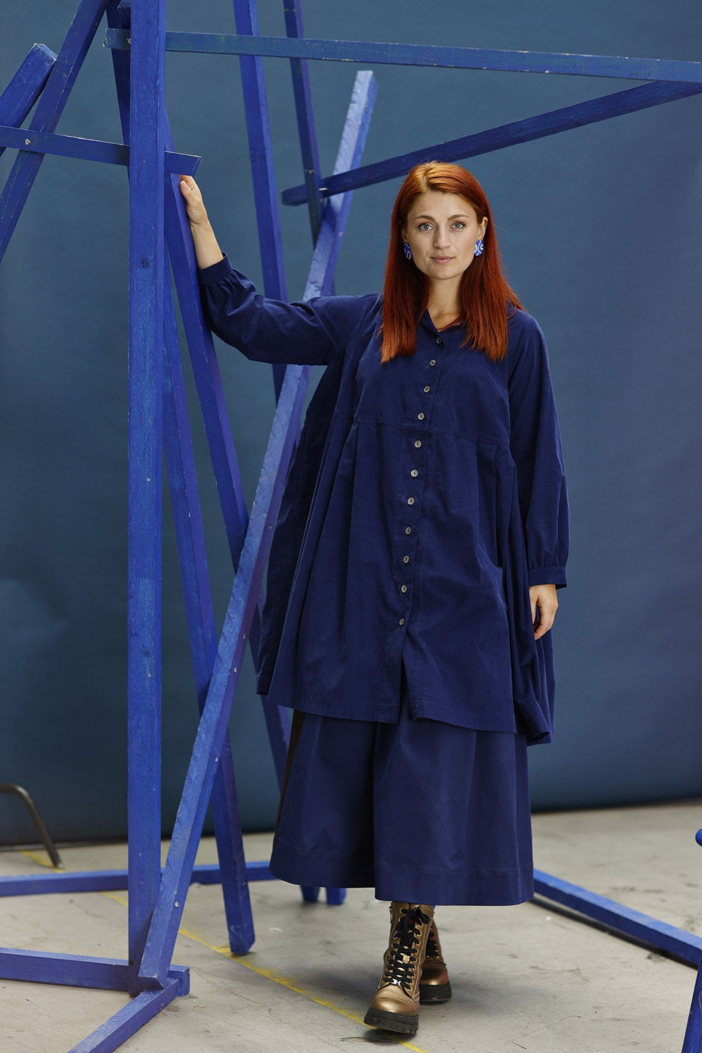 mc906b-blue babycord dress-mcverdi-button dress- fløjlskjole med knapper-blå-6