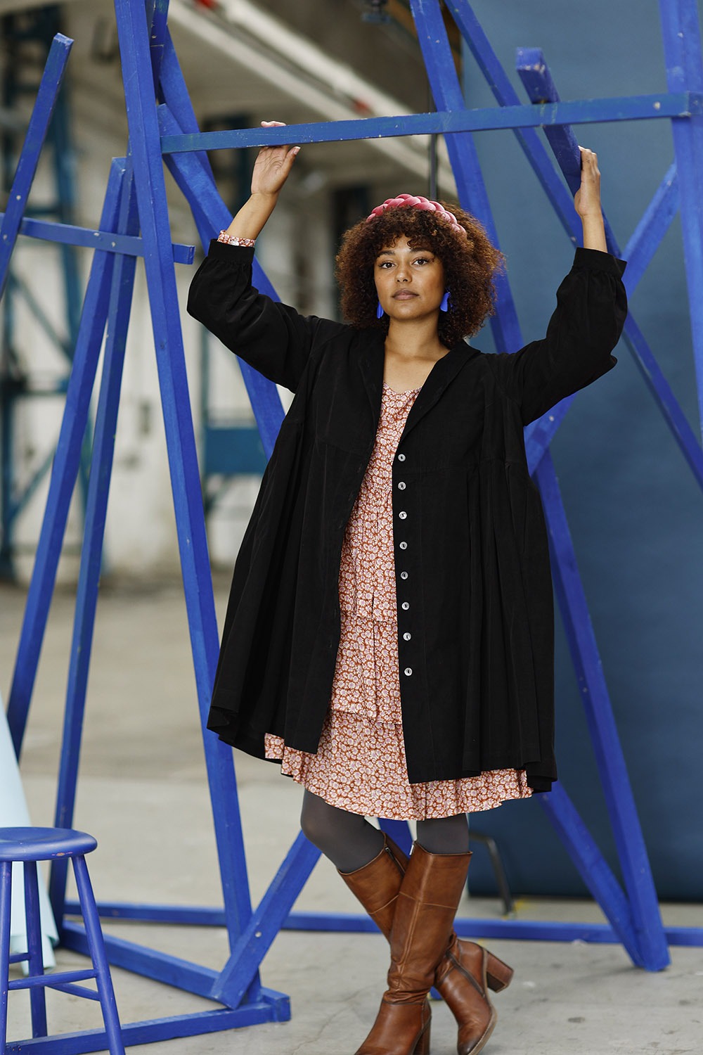 mc906b-black-baby cord dress with buttons-mcverdi-fløjlskjole-5