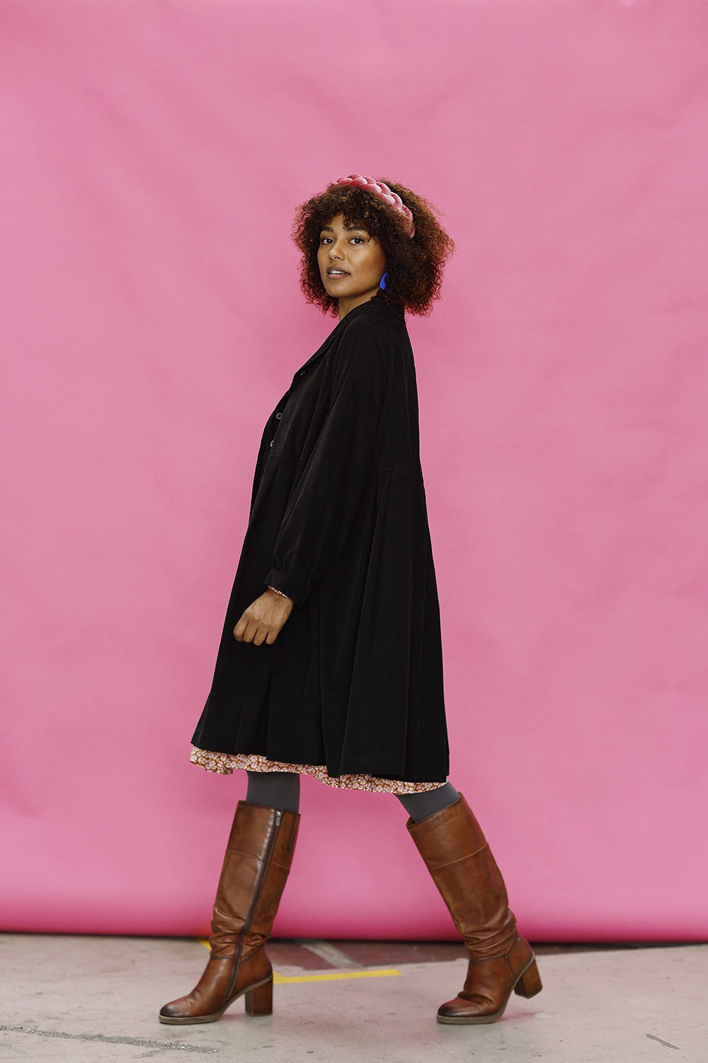 mc906b-black-baby cord dress with buttons-mcverdi-fløjlskjole-2