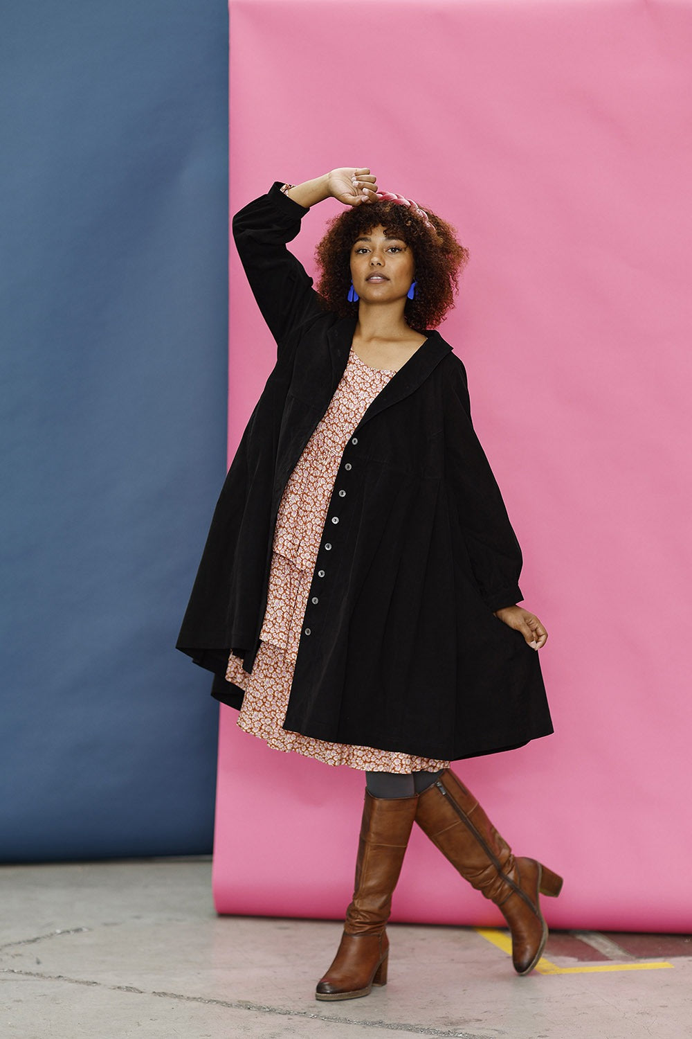 mc906b-black-baby cord dress with buttons-mcverdi-fløjlskjole-7