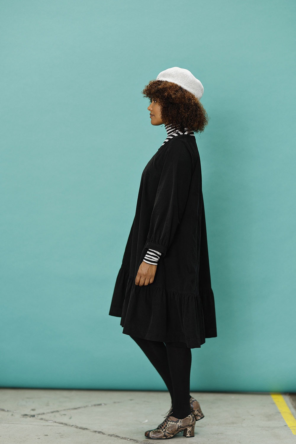 mc906c-black-baby cord dress-mcverdi-sort fløjlskjole-7