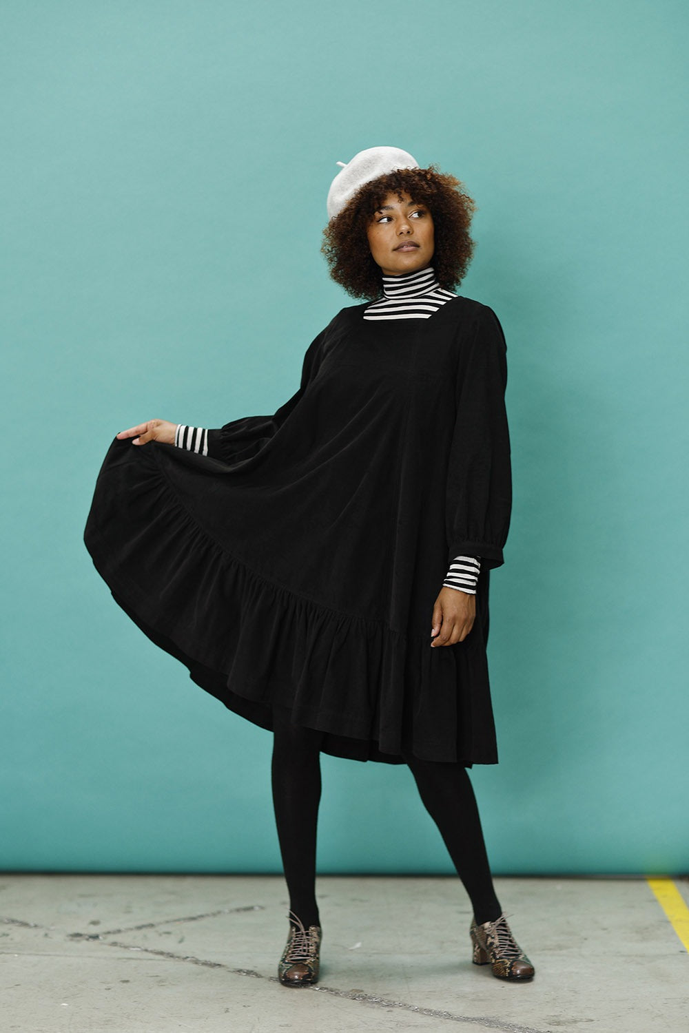 mc906c-black-baby cord dress-mcverdi-sort fløjlskjole-8