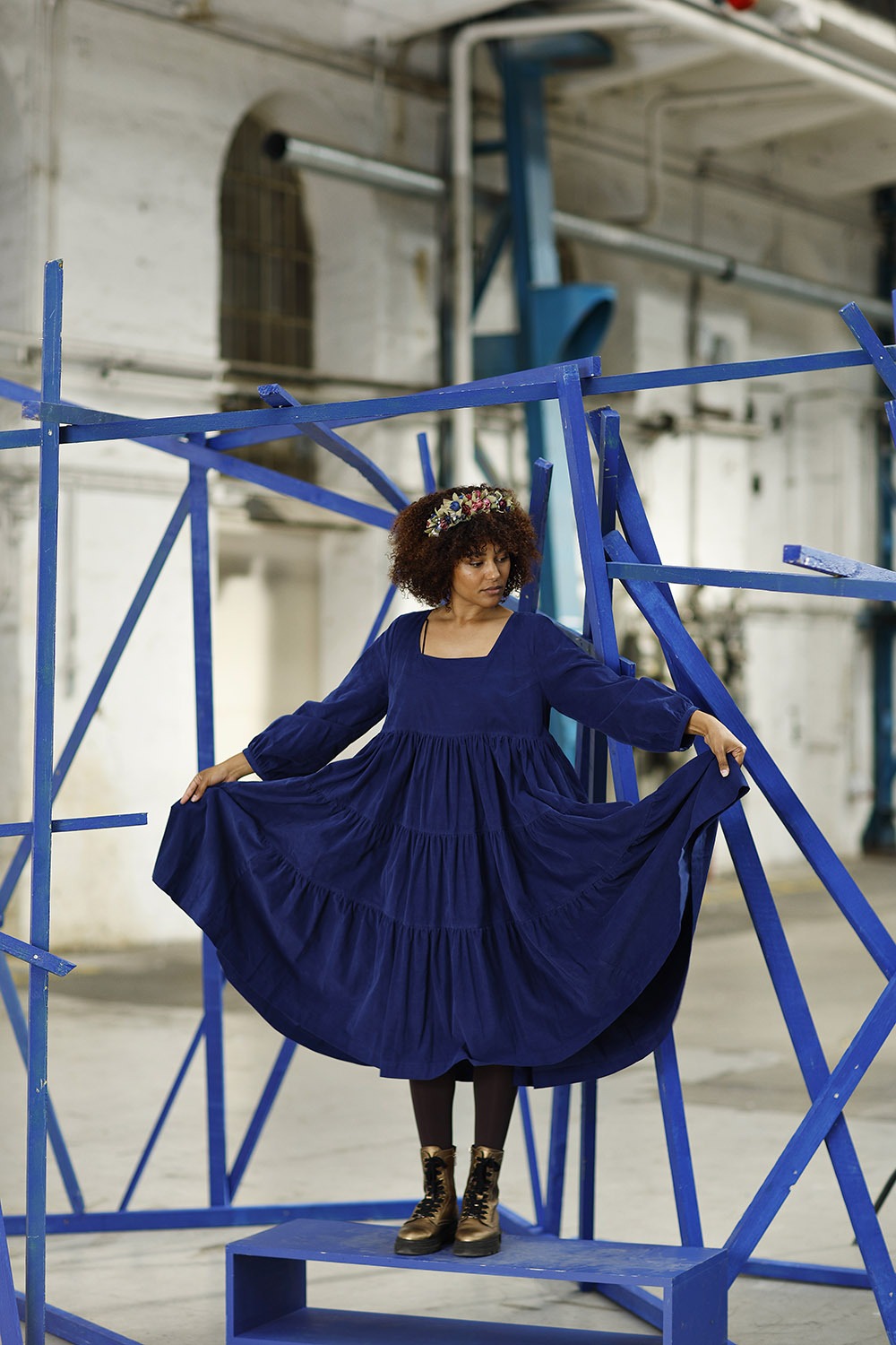 mc906e-blue baby cord dress-mcverdi-flæsekjole-ruffledress-8