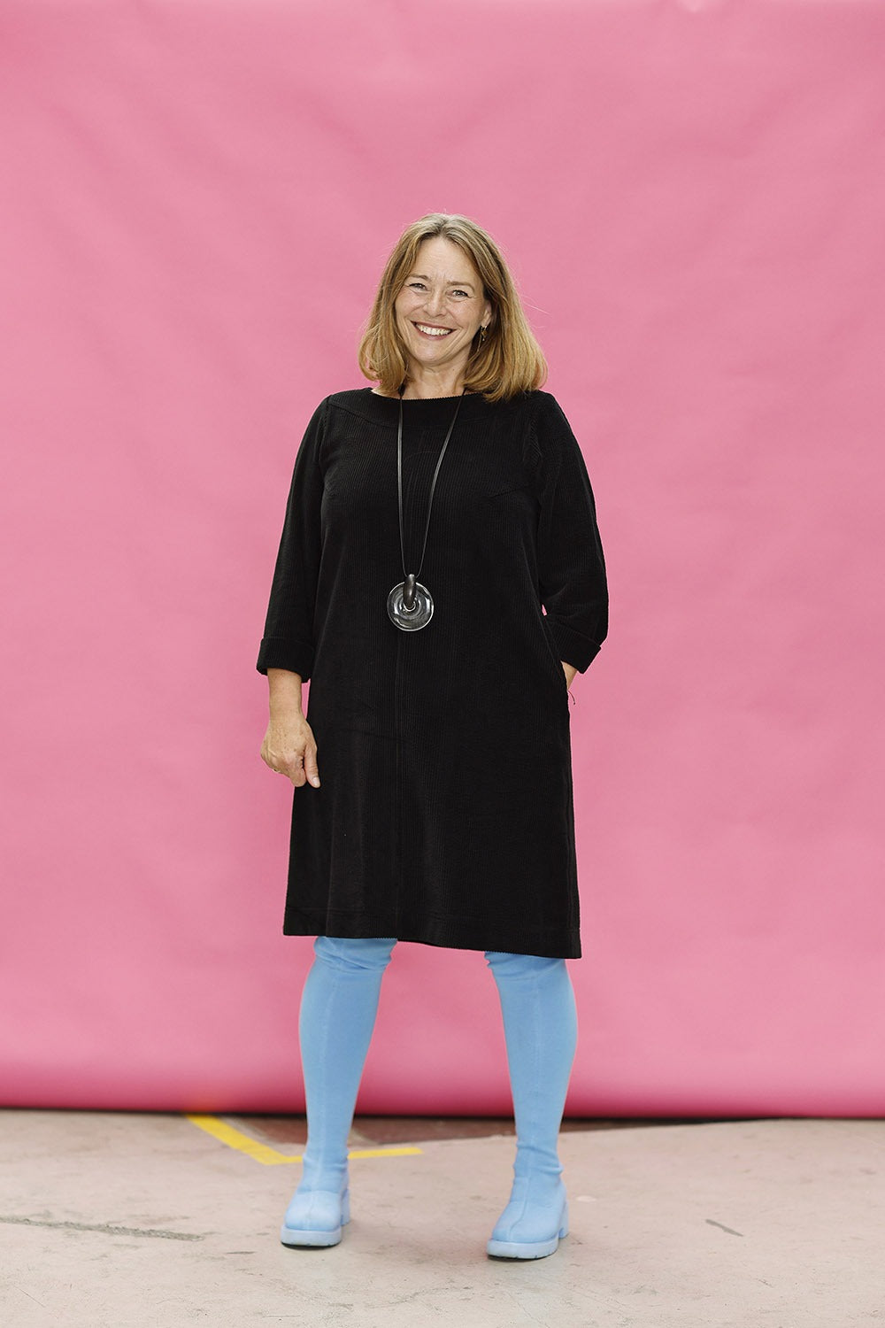 mc907c-black corduroy dress-mcverdi-sort bredriflet fløjlskjole