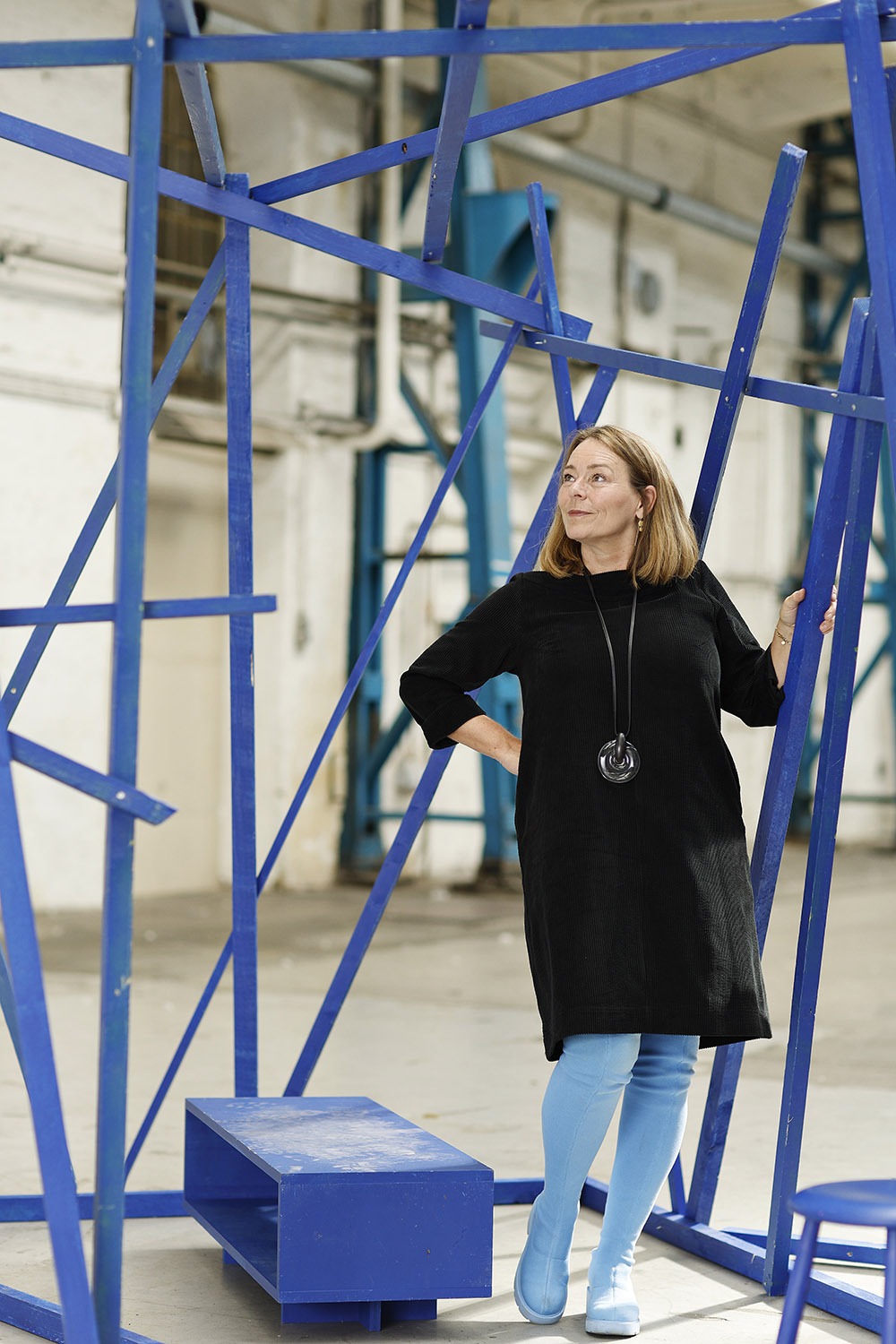 mc907c-black corduroy dress-mcverdi-sort bredriflet fløjlskjole-4