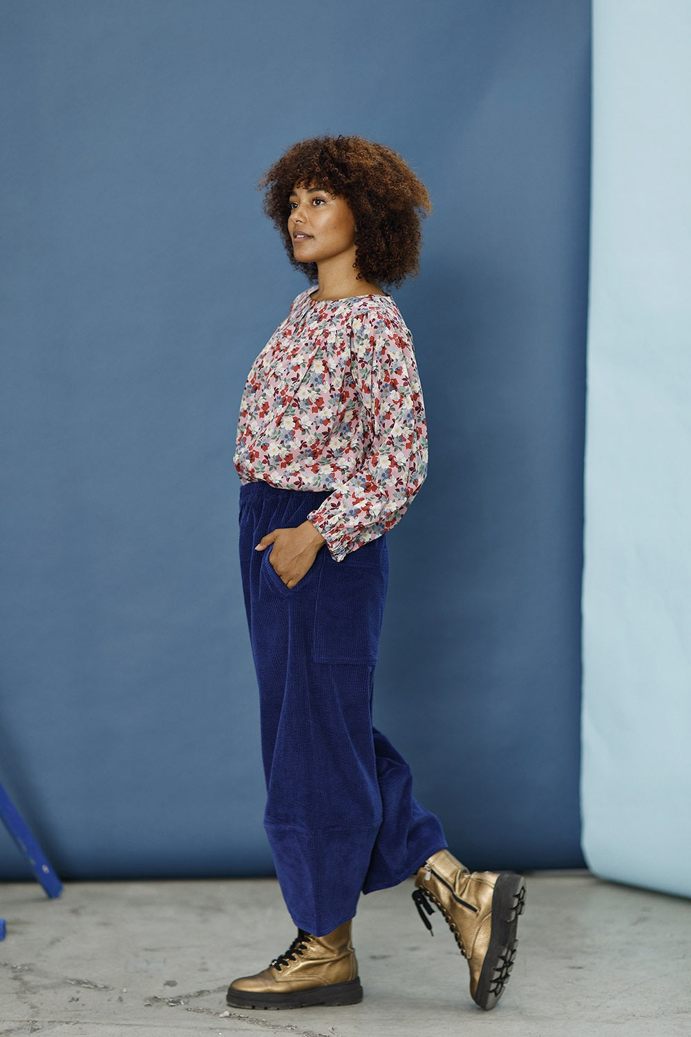 mc907f-blue corduroy tousers-mcverdi-blåe fløjlsbukser til kvinder-2