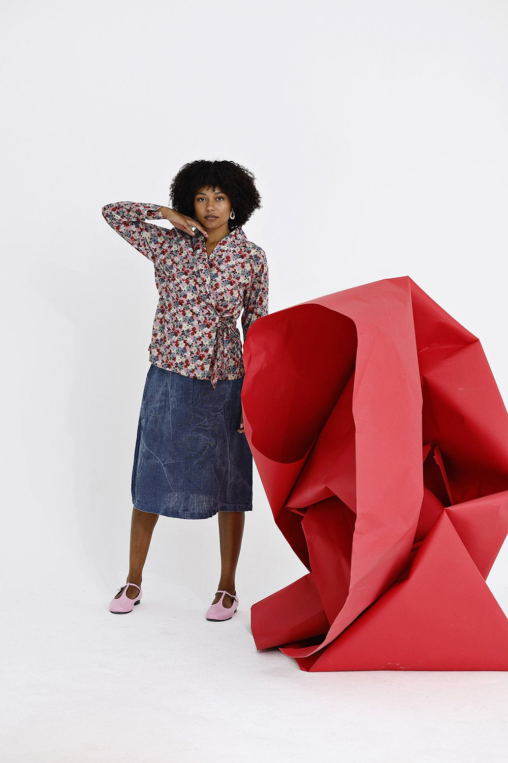 mc910a-red-flowers-blomsterprint-wrap-skjorte-shirt-rød-2