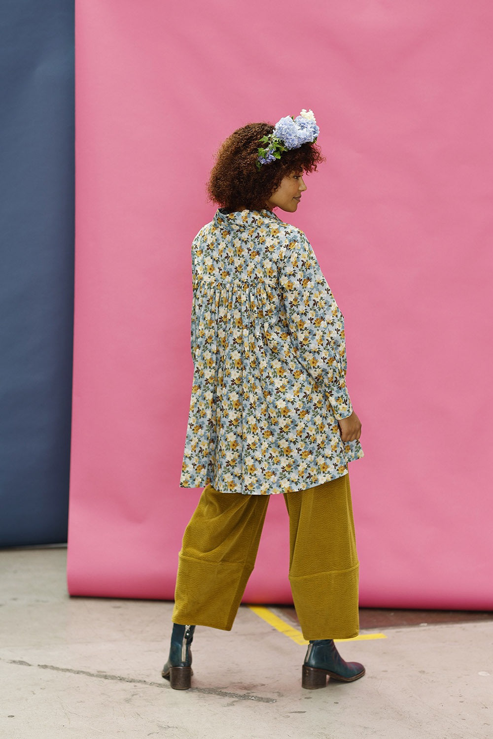 mc910c-blue flower shirt-skjorte med blomster print-liberty-mcverdi