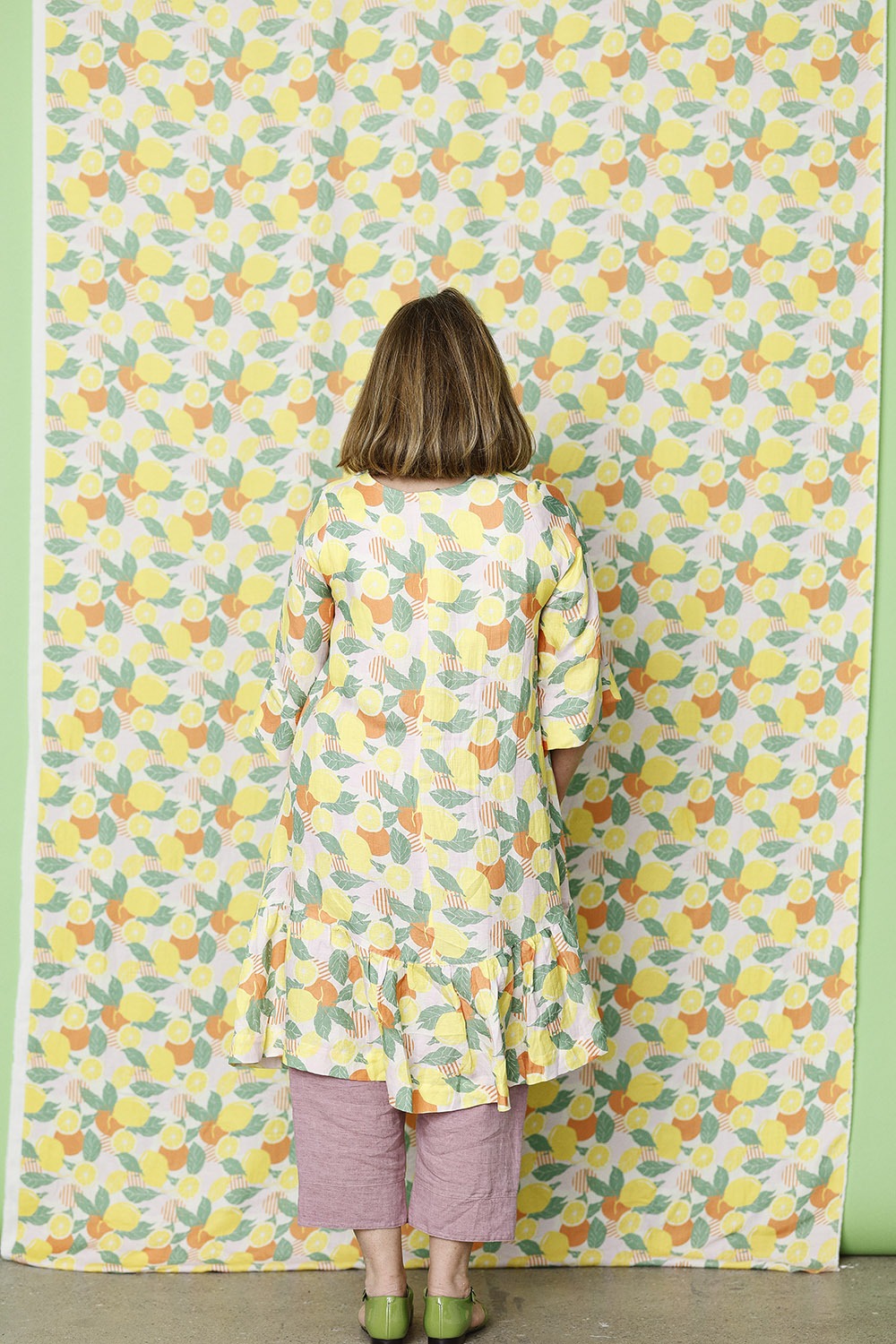 mc924b-citron kjole-mcverdi-dress with lemons-exotic-cupro-linen-hør-1