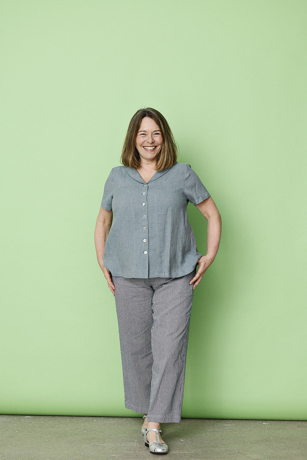 mc732a-blå- lightblue-bluse-shirt-hør-linen-sommer-ss24-sommerbluse