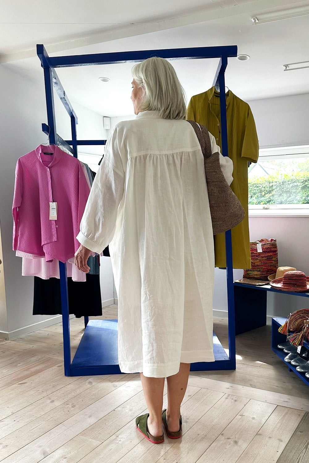 922c-wh-skjorte-kjole-hvid-white-sommerkjole-thorakjole-hør-linen1