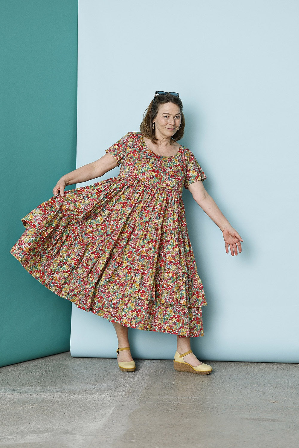 mc927d-libertykjole-kjole-flæsekjole-libertyflæsekjole-libertydress-blomsterprint-blomsterkjole-sommer24-4