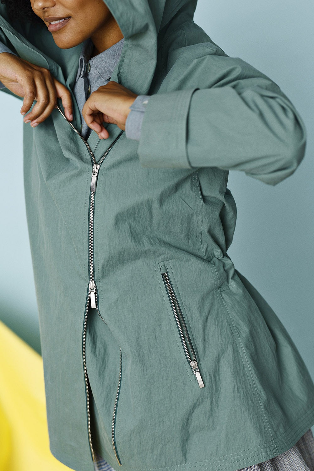 mc920a-green jacket with asymmetric zipper-mcverdi-forårsjakke-lynlås-hætte