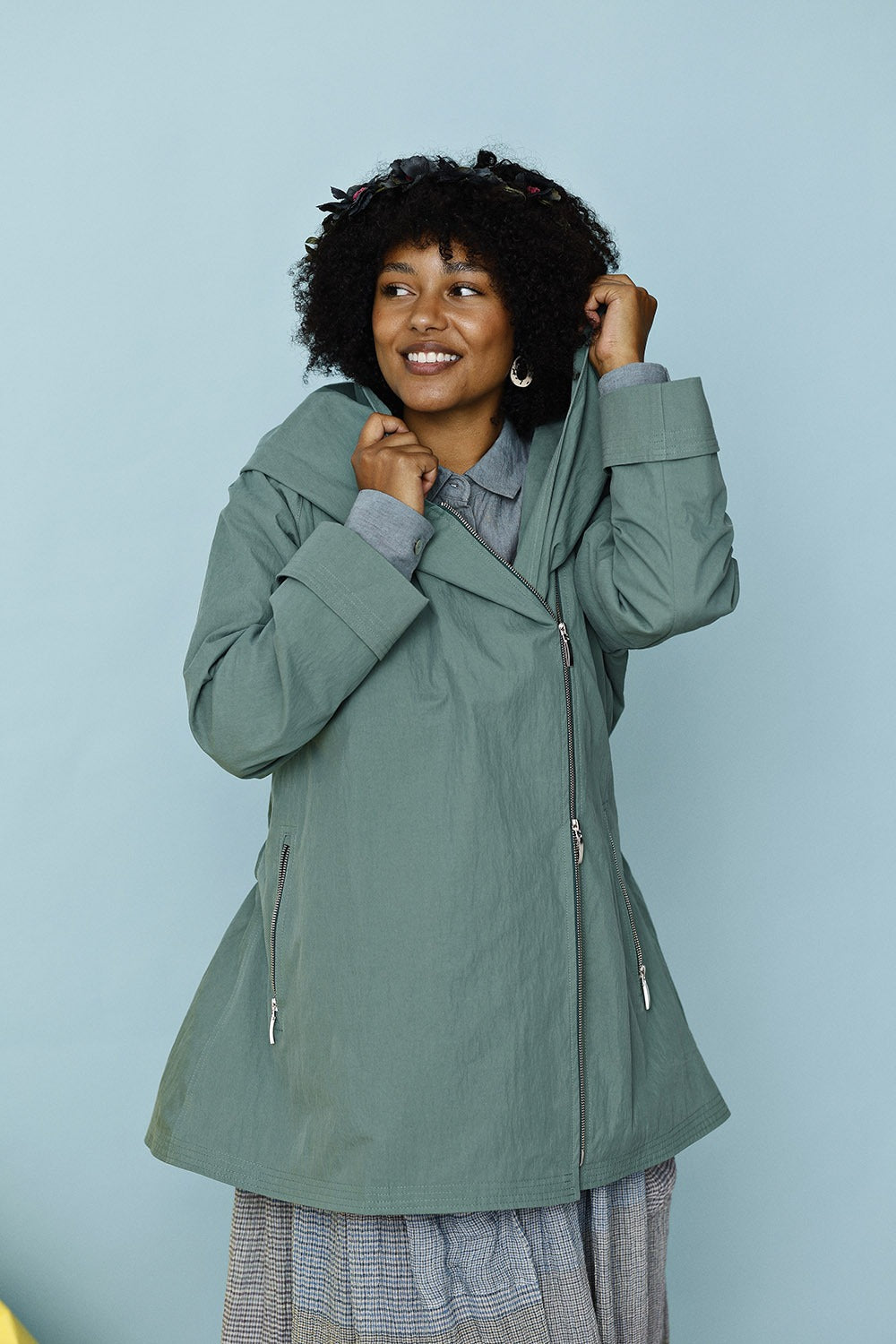 mc920a-green jacket with asymmetric zipper-mcverdi-forårsjakke-lynlås-hætte-7