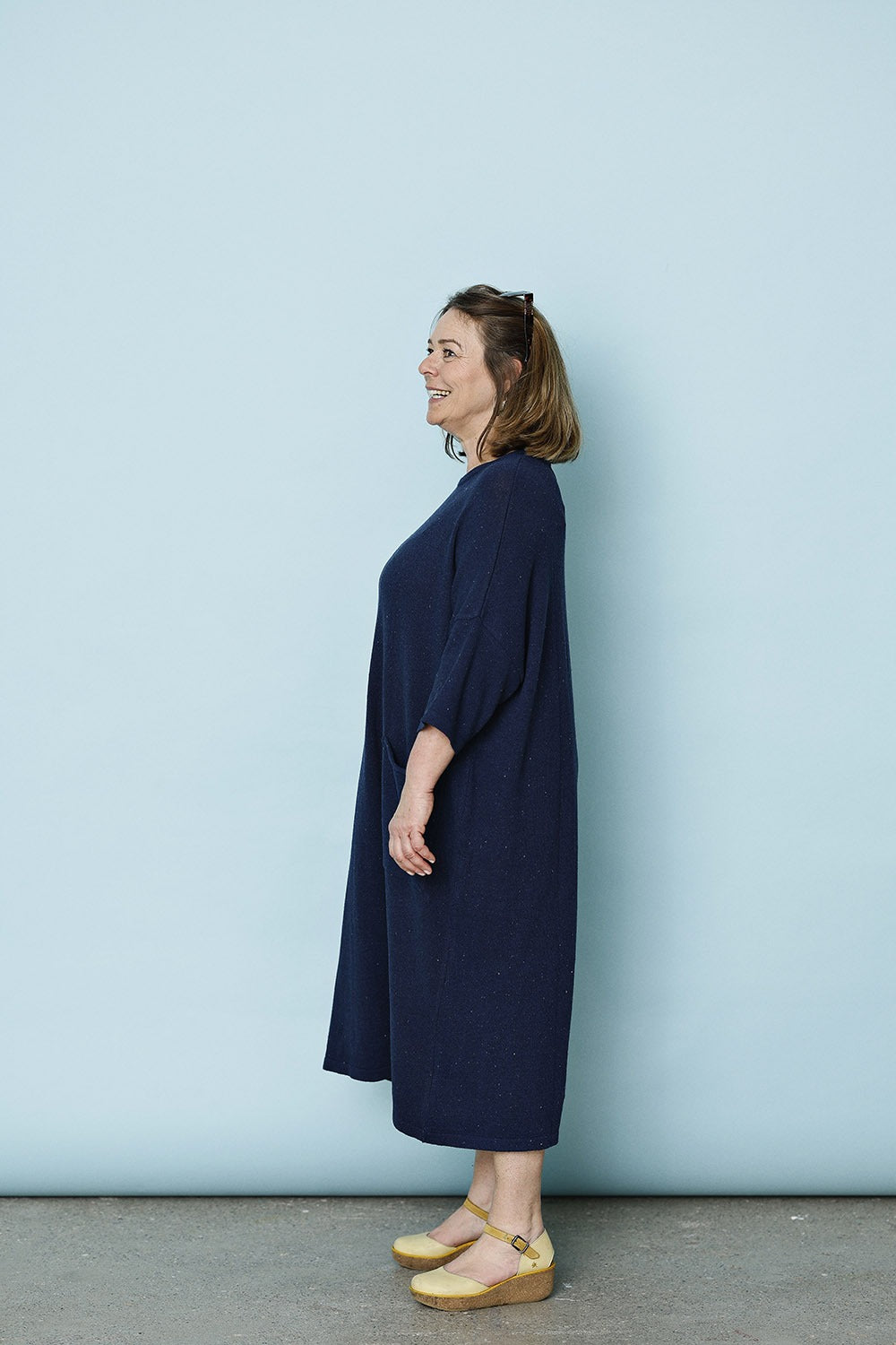 Musewear-elin-kjole-dress-knit-strikkjole-maxi-navy-sommerkjole-4