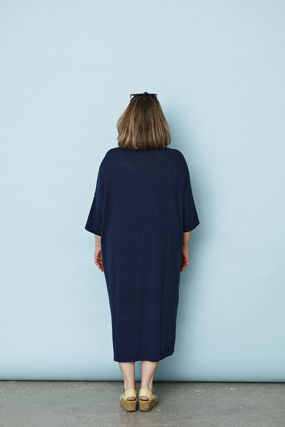 Musewear-elin-kjole-dress-knit-strikkjole-maxi-navy-sommerkjole-5