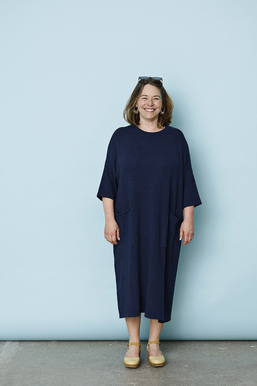 Musewear-elin-kjole-dress-knit-strikkjole-maxi-navy-sommerkjole-3