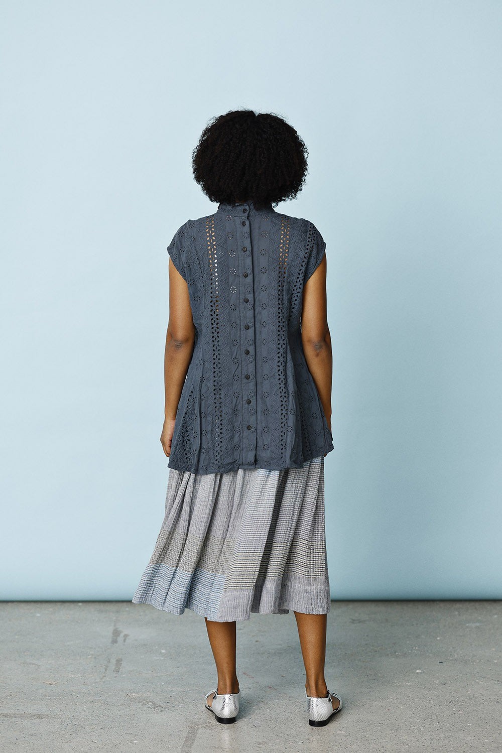 ps-kusfrau-2411202-0272-anschein-grey-broderianglase-sommertop-3