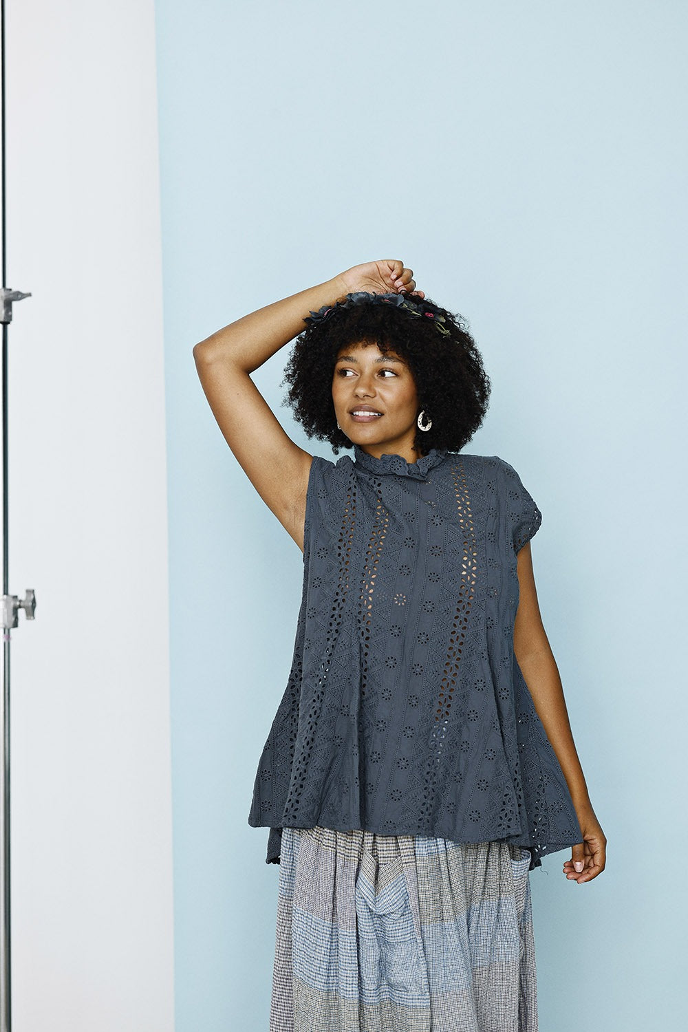 ps-kusfrau-2411202-0272-anschein-grey-broderianglase-sommertop-11