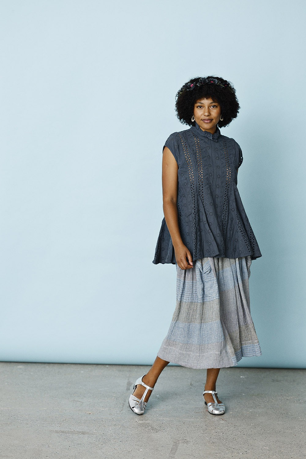 ps-kusfrau-2411202-0272-anschein-grey-broderianglase-sommertop-5