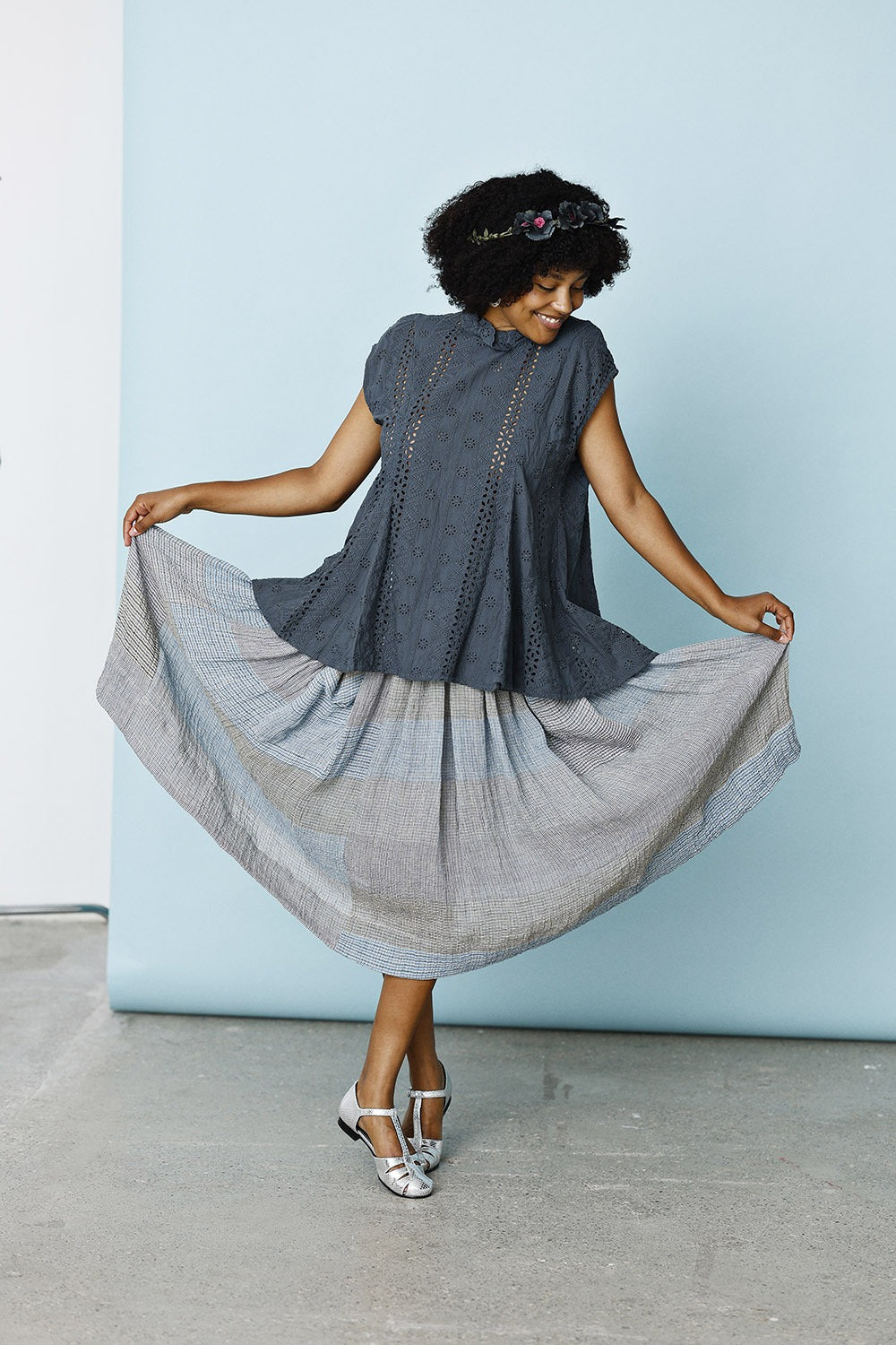 ps-kusfrau-2411202-0272-anschein-grey-broderianglase-sommertop-9