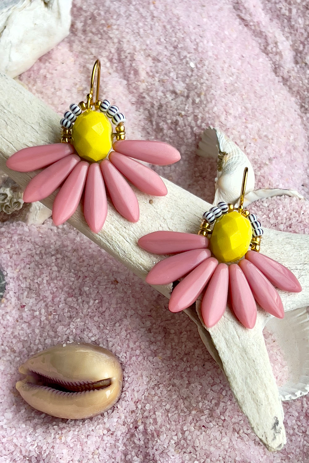 big-flower-earrings-summer-yellow-light-pink-marcella-malou-1