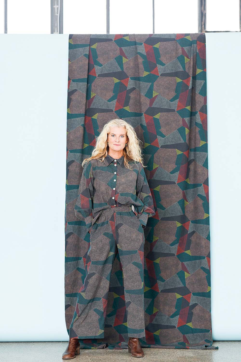 Vimeo_mc945b-multicolour-printed-shirt-mcverdi-skjorte-cupro-cotton