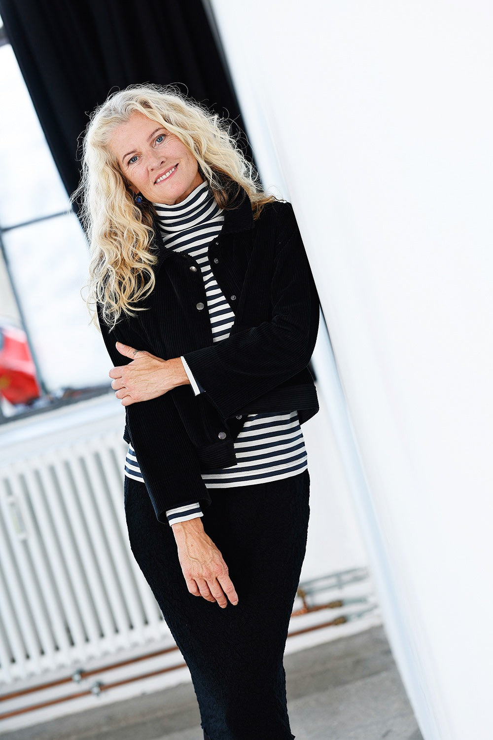 mc947a-black-corduroy-blazer-lille fløjlsjakke-sort-3839