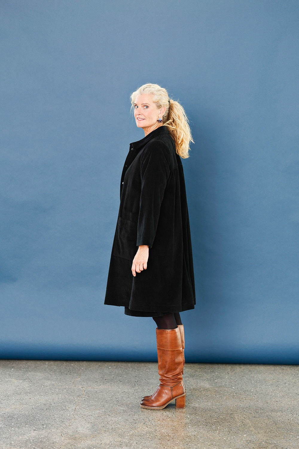 mc947b-black- corduroy-long shirt-sort fløjlsjakke-mcverdi-8