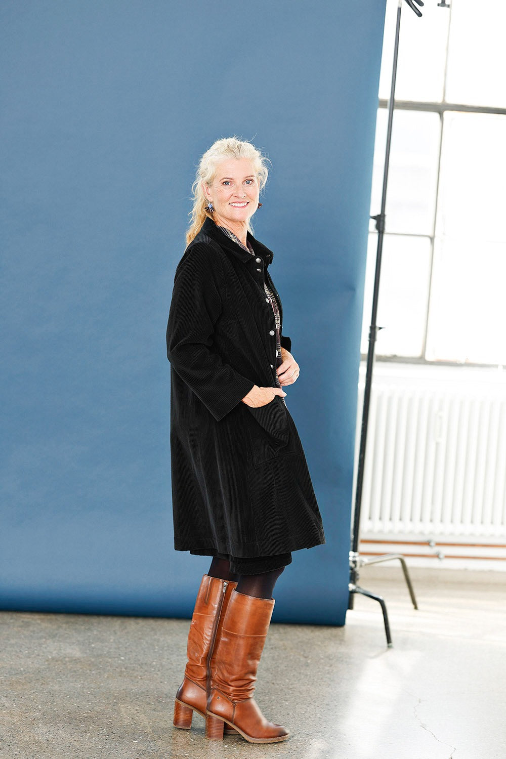 mc947b-black- corduroy-long shirt-sort fløjlsjakke-mcverdi-11