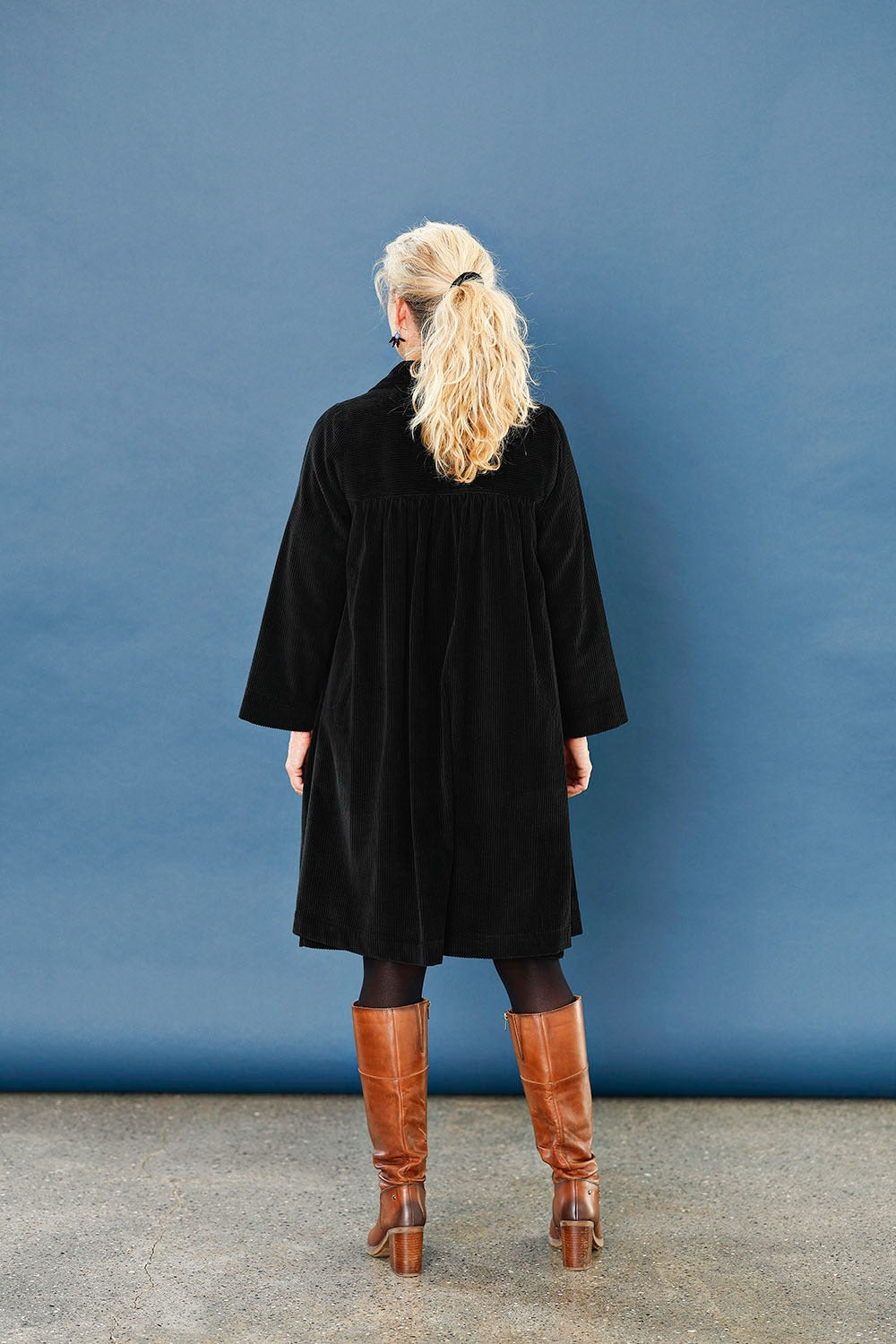 mc947b-black- corduroy-long shirt-sort fløjlsjakke-mcverdi-9