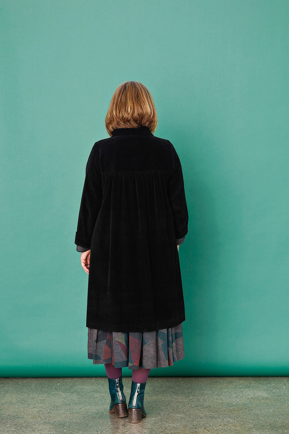 mc947b-black- corduroy-long shirt-sort fløjlsjakke-mcverdi-2