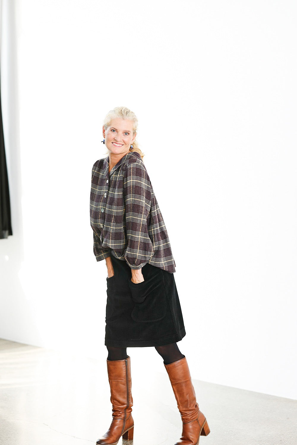 mc947e-black-sort-nederdel-skirt-fløjsnederdel-mcverdi-corduroy-3