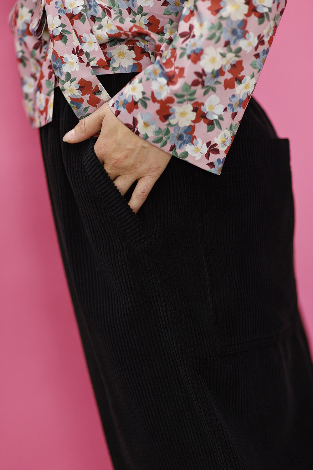 mc907f-black corduroy tousers-mcverdi-sorte fløjlsbukser til kvinder-5