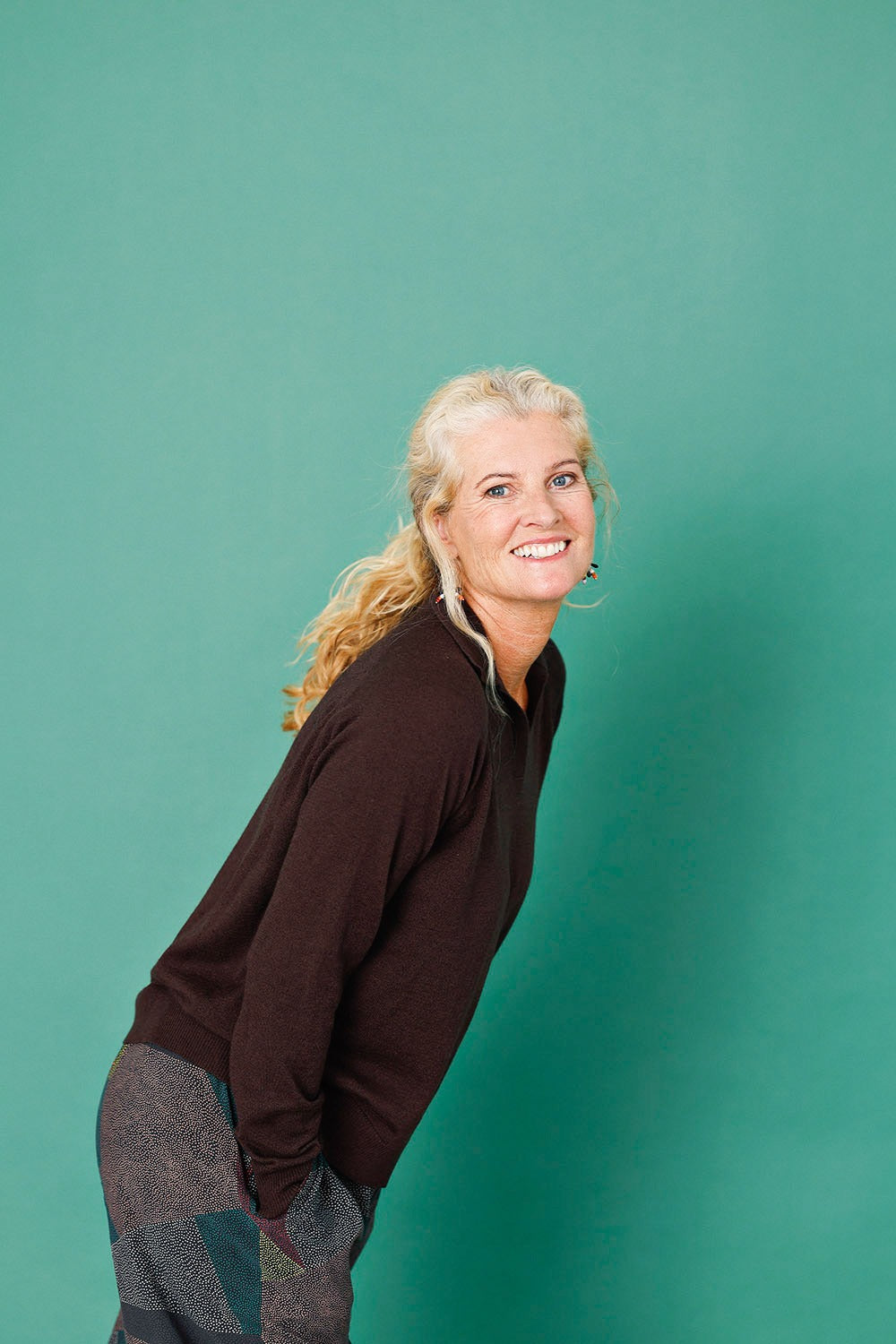 nikola-brun-brown-mansted-uld-striktrøje-mcverdi-2