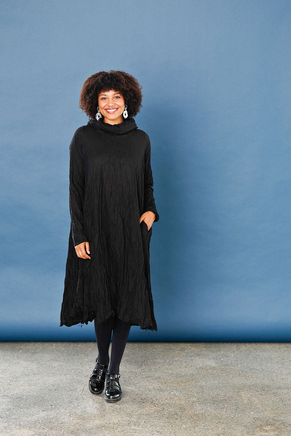 lichlieb-kaviar-privatsachen-sort-kjole-mcverdi-krøllet-bomuldskjole