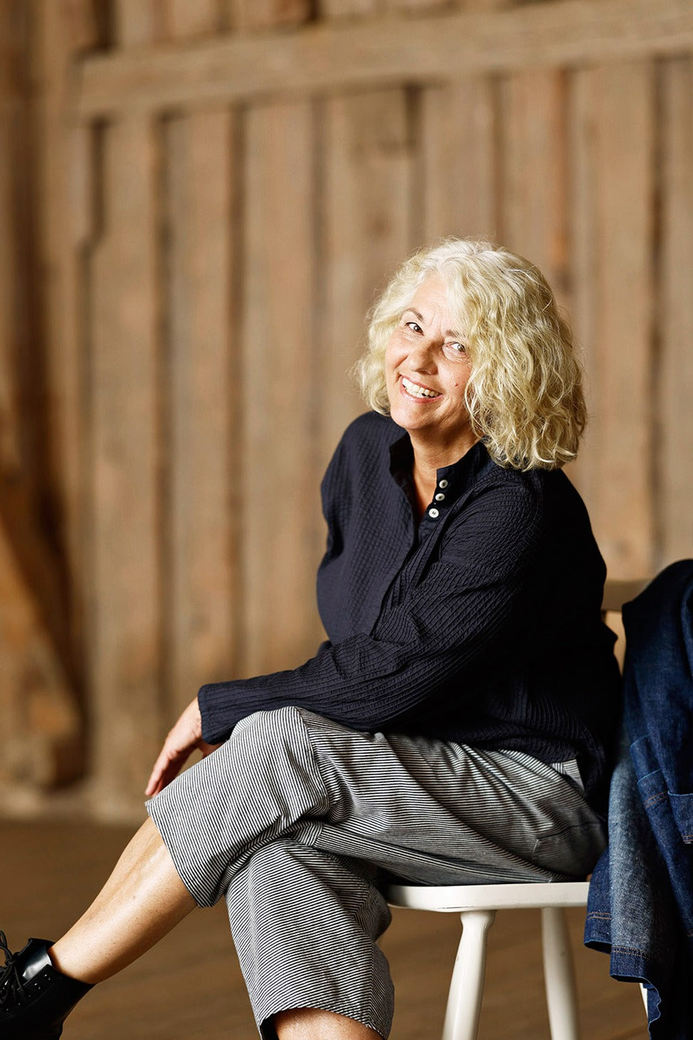 ym-1023991-1021836-8200-blækblå-asymmetrisk-skjorte-2