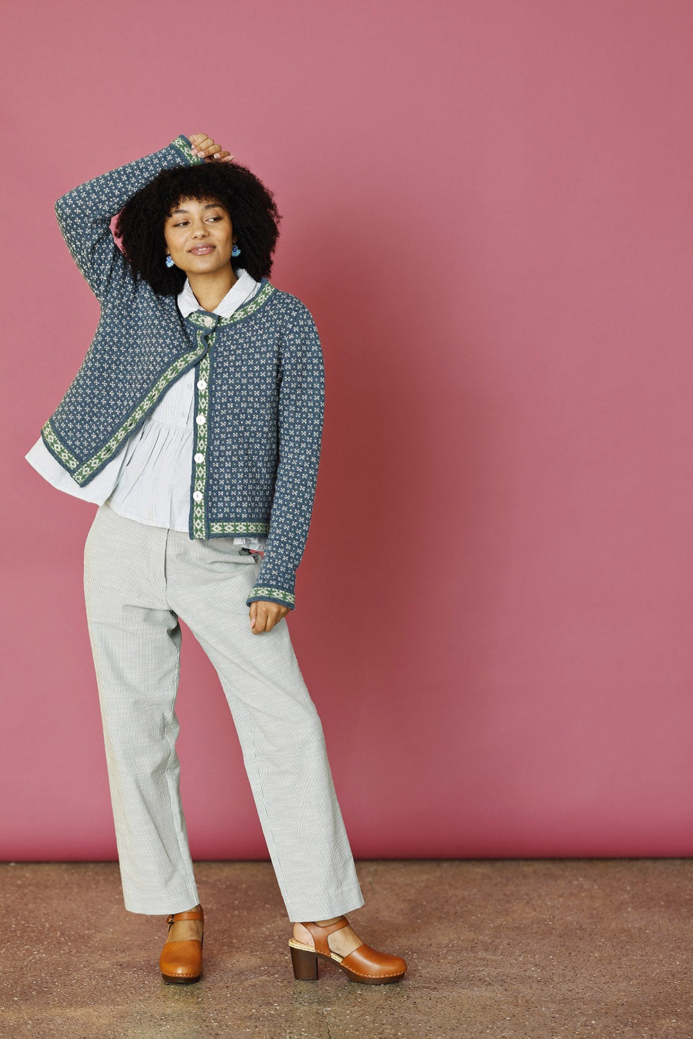 mc954a-blue-blå-cardigan-strik-knir-norskstrik-uld-lammeuld-