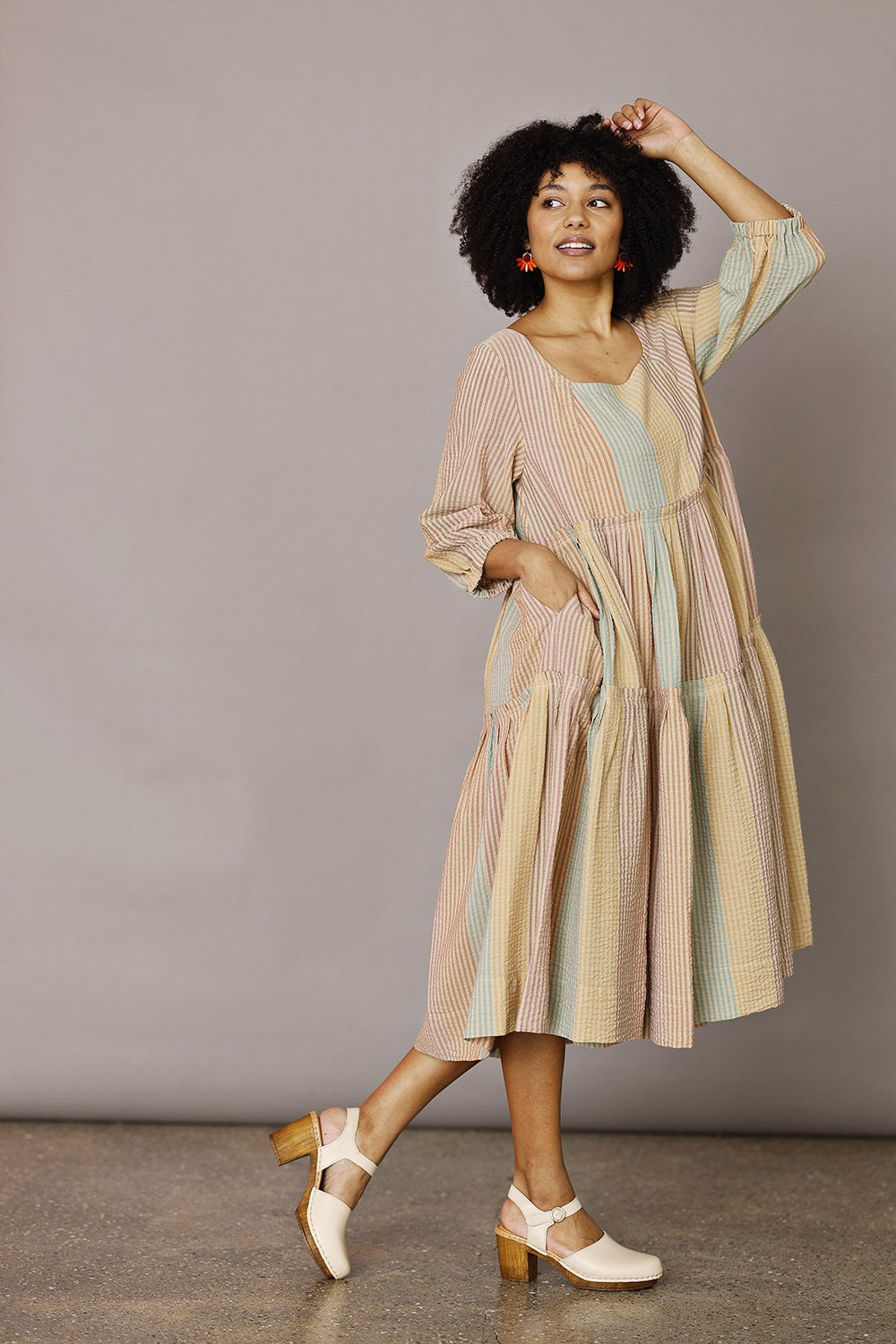 mc961c-kjole-sommerkjole-summerdress-flæsekjole-ruffeldress-striber-visekose-boheme-3