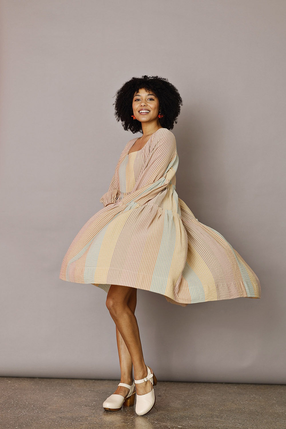 Vimeo-mc961c-kjole-sommerkjole-summerdress-flæsekjole-ruffeldress-striber-visekose-boheme-4