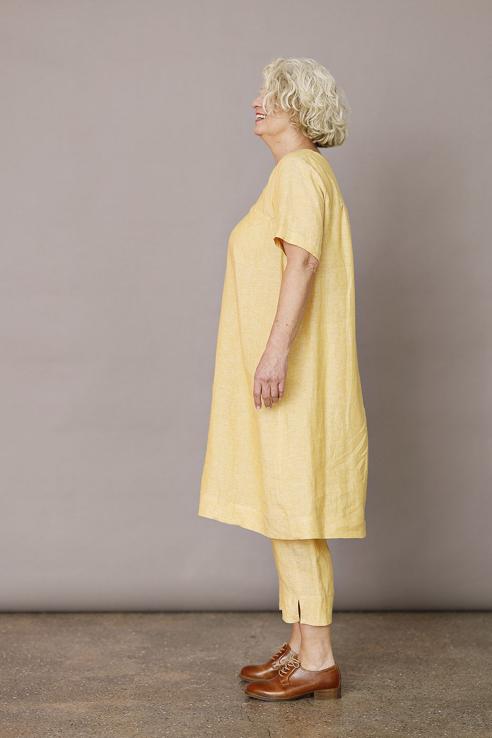 mc962c-ye25-mcverdi-danskdesign-gul-yellow-kjole-sommerkjole-summerdress-hørkjole-hør-linendress-linen-ss25-tunika-7